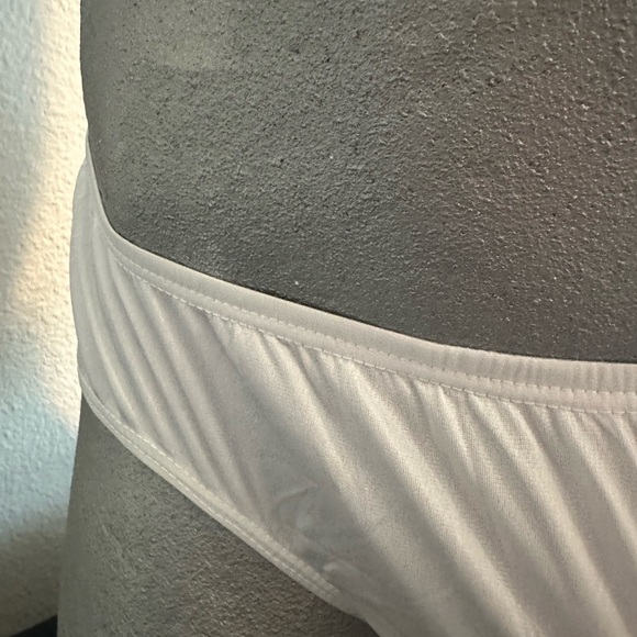 Full Seat Tricot Brief - White thin waist band —136 thin XXX - Picture 3 of 7